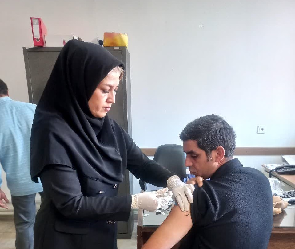 ارائه مراقبت‌های بهداشتی به کارکنان اداره دامپزشکی شهرستان شهریار